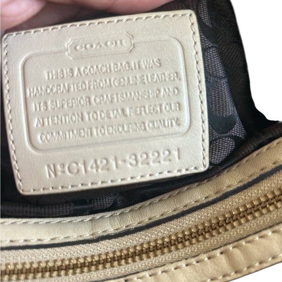 Coach Cream and Gold Hobo Bag with BUTTER SOFT LUXURIOUS LEATHER VERY CLASSY - Picture 12 of 13